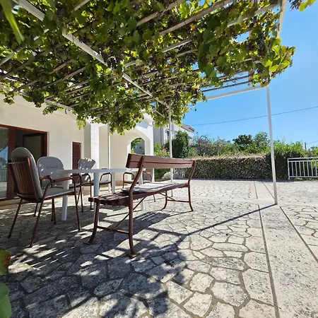 Fuer 4-5 Personen Mit Terrasse By Interhome *