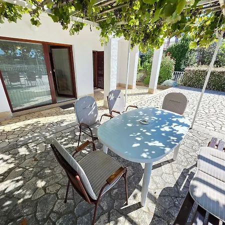 Fuer 4-5 Personen Mit Terrasse By Interhome Apartament