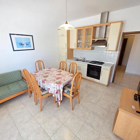 Fuer 4-5 Personen Mit Terrasse By Interhome Dramalj