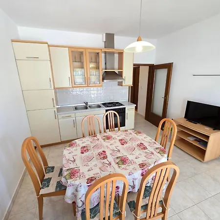 Fuer 4-5 Personen Mit Terrasse By Interhome Apartament Dramalj