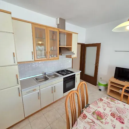 Fuer 4-5 Personen Mit Terrasse By Interhome Apartament