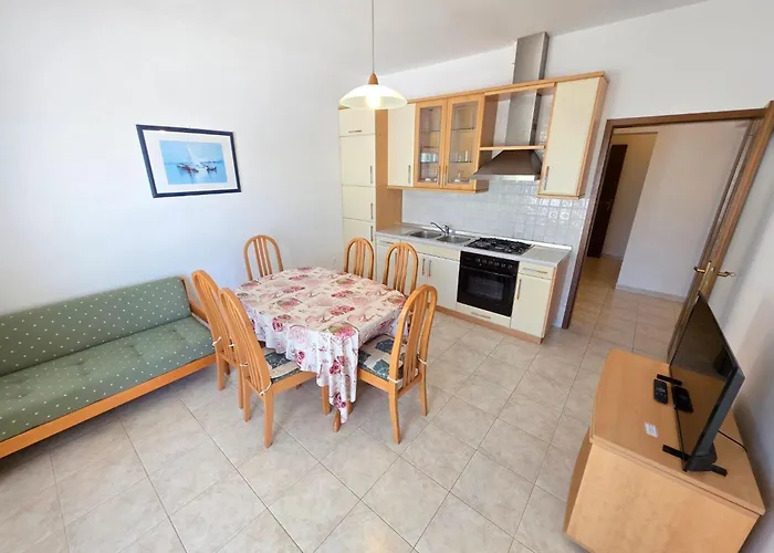 Fuer 4-5 Personen Mit Terrasse By Interhome Dramalj