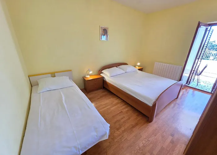 Apartament Fuer 4-5 Personen Mit Terrasse By Interhome