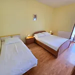 Appartamento Fuer 4-5 Personen Mit Terrasse By Interhome